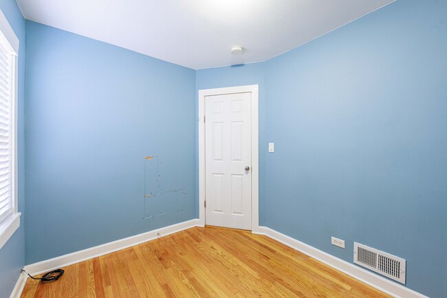 Building Photo - 5557 S Kildare Ave