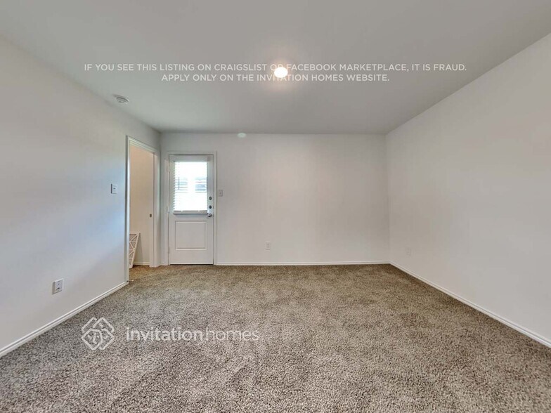 Building Photo - 3215 Crestone Dr