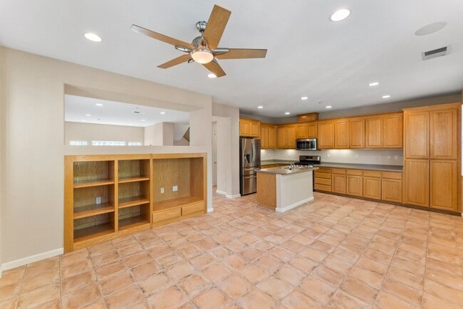 Building Photo - PARKSIDE LUXURY LIVING!