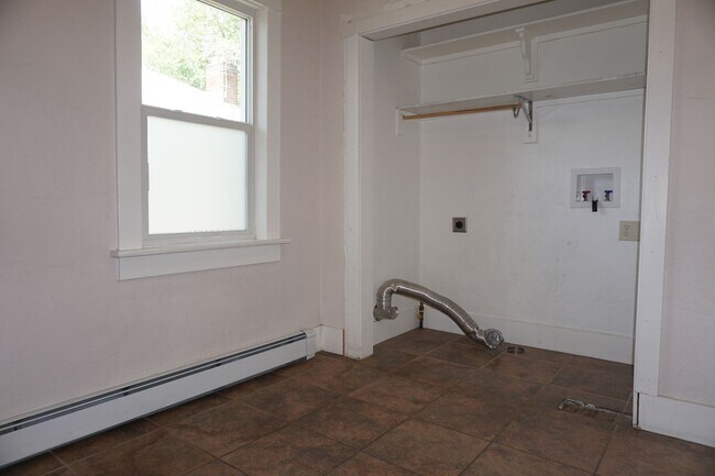 Building Photo - Amazing Remodel Salt Lake Home
