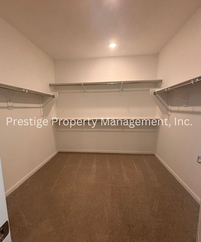 Building Photo - Beautiful 2/2 2-Story West Side Home With ...