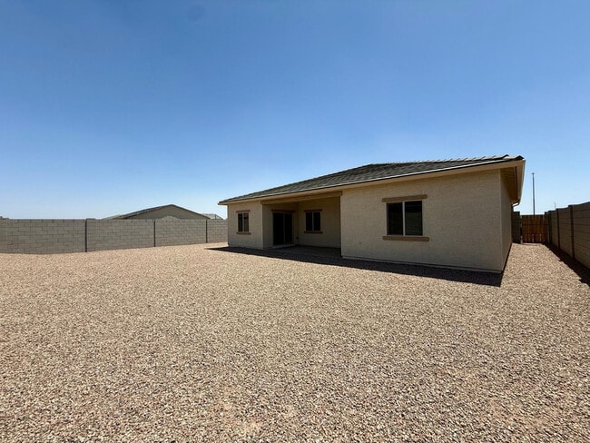 Building Photo - 634 W Red Hawk Ct