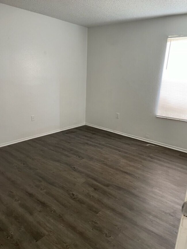 Building Photo - Renovated Two bedroom Two bath condo