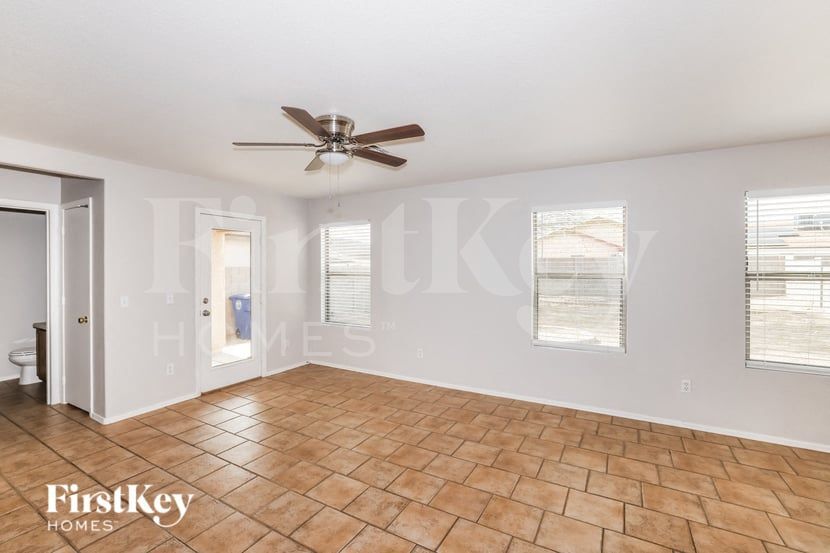 Building Photo - 11513 W Flores Dr
