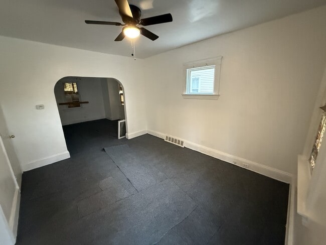 Building Photo - 2840 E 122nd St