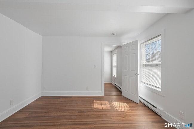 Building Photo - 14 Center Ave