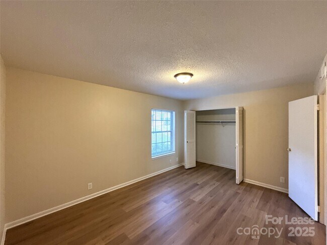 Building Photo - 2610 Park Rd