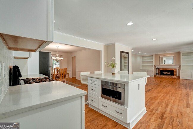 Building Photo - 295 Oakmere Rd