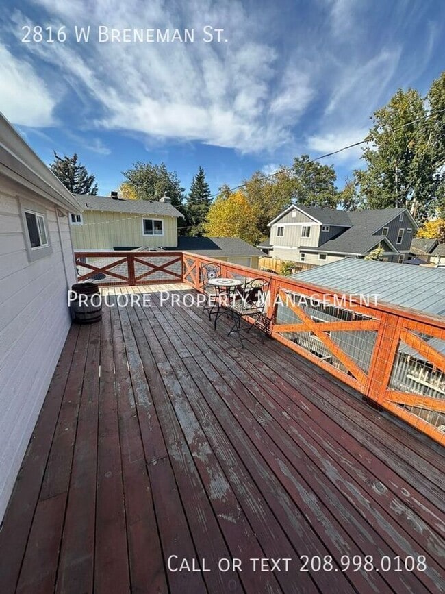 Building Photo - Charming Upper Unit Studio – Fully Furnish...