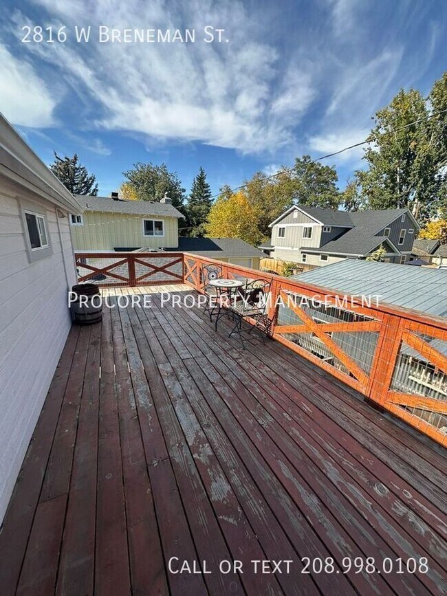 Building Photo - Charming Upper Unit Studio – Fully Furnished Above Garage | $1,195.00 | Near Downtown