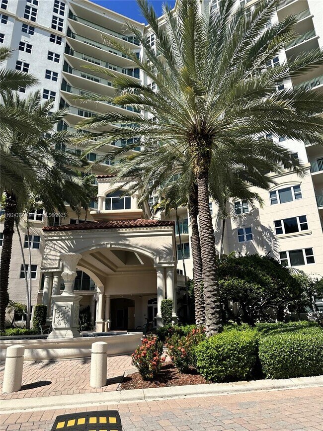 Building Photo - 19900 E Country Club Dr