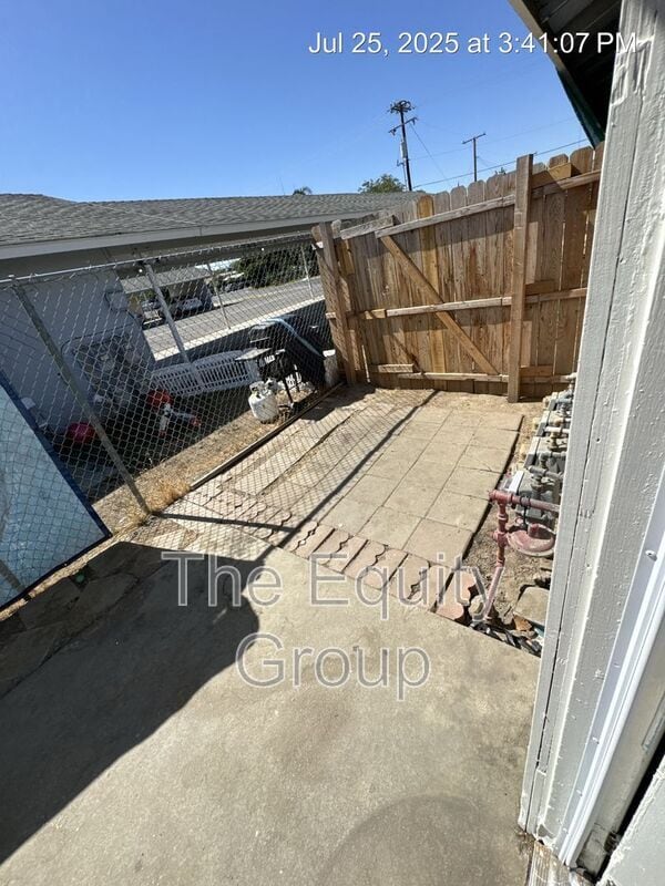 Building Photo - 1629 E Douglas Ave