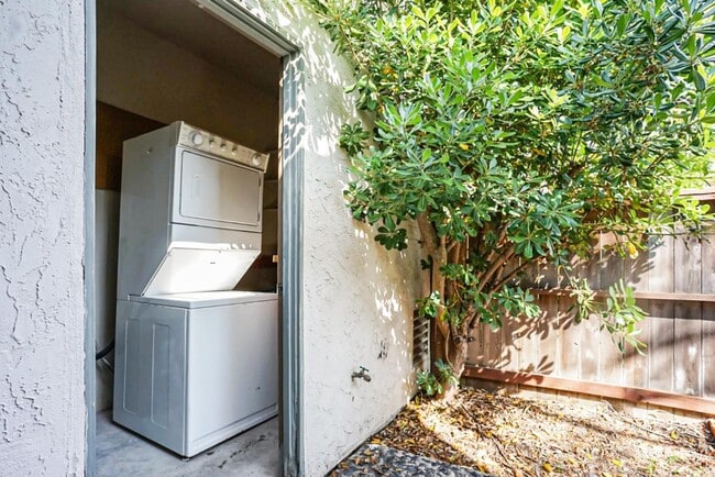 Building Photo - 3857 Camino Lindo
