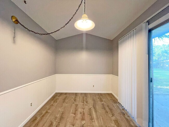 Building Photo - Newly Redone 3 Bedroom Bungalow in Tonka B...