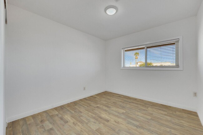 Building Photo - Rehabbed Downtown Henderson Home