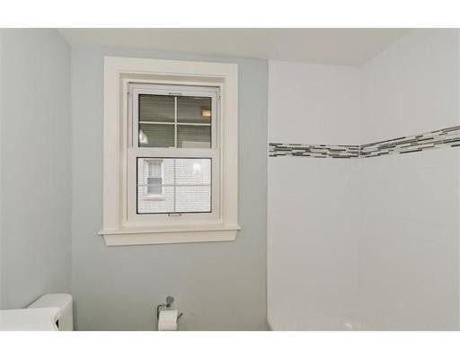 Building Photo - 2 Braemore Rd