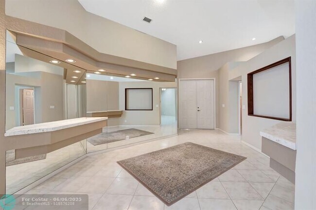 Building Photo - 11081 Springbrook Cir