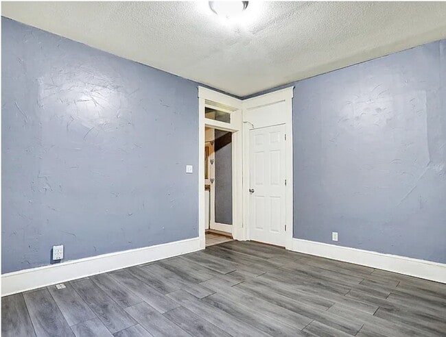 Building Photo - 423 N Webster St