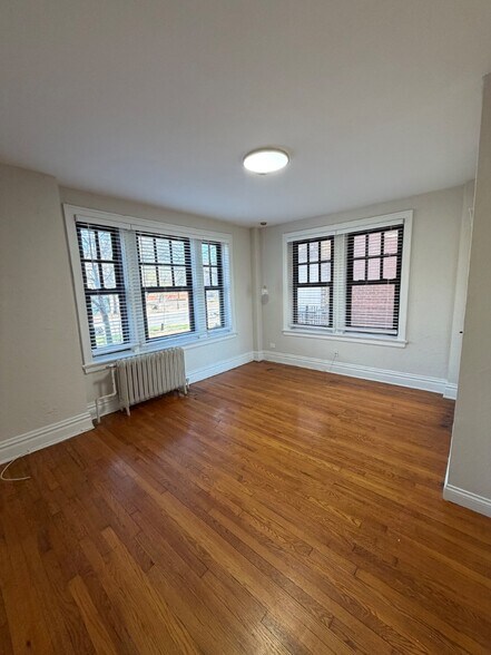 Building Photo - Charming 1 Bedroom ni CWE *1st Floor unit