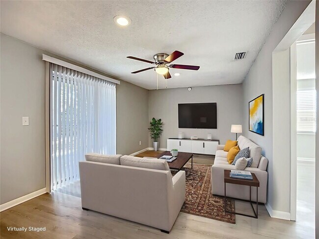 Building Photo - 632 Ephrata Dr