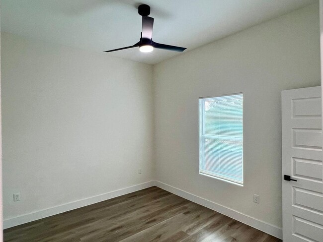 Building Photo - 110 Webb