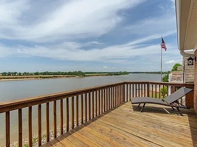 Building Photo - 3BR 2.5 BA, Towhouse with River Veiw
