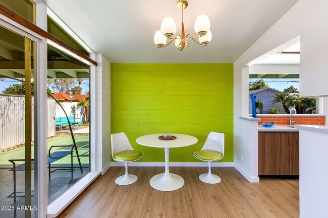 Building Photo - 421 N Evergreen St