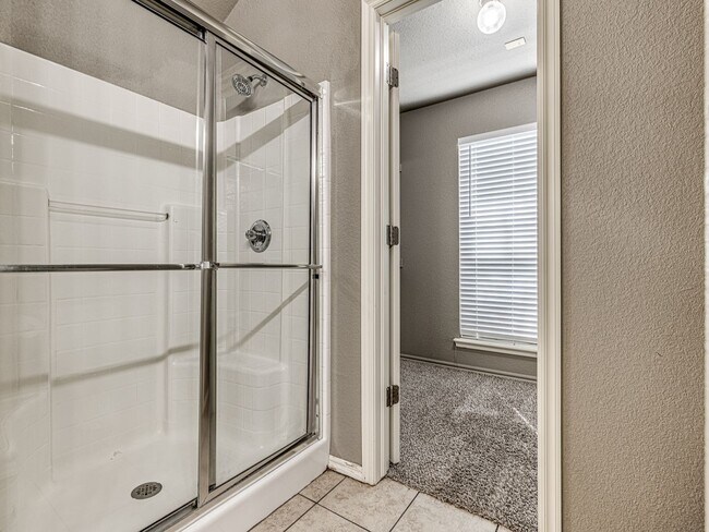 Building Photo - Updated home in Edmond + 3 bed + 2 bath + Edmond Schools