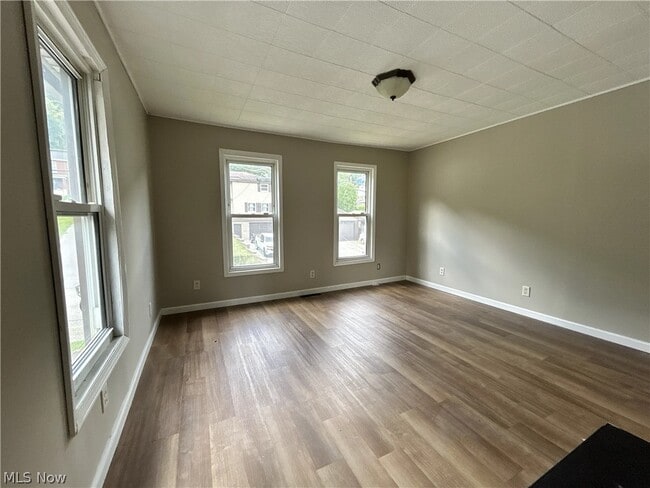Building Photo - 2370 W 23rd St