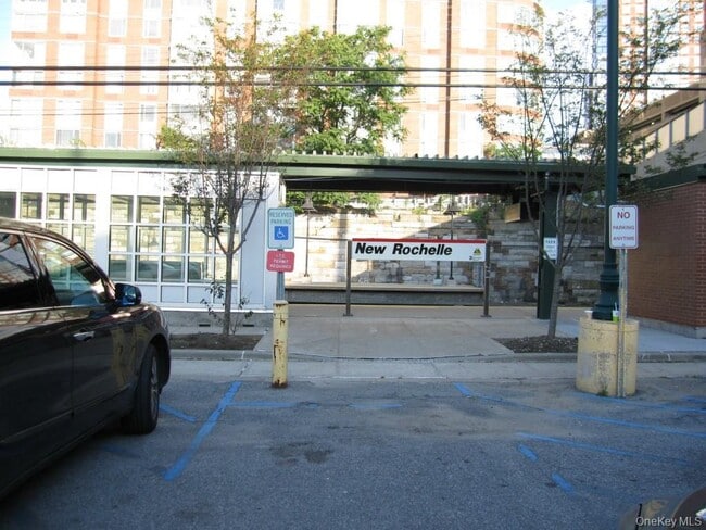 Building Photo - 62 Soundview St