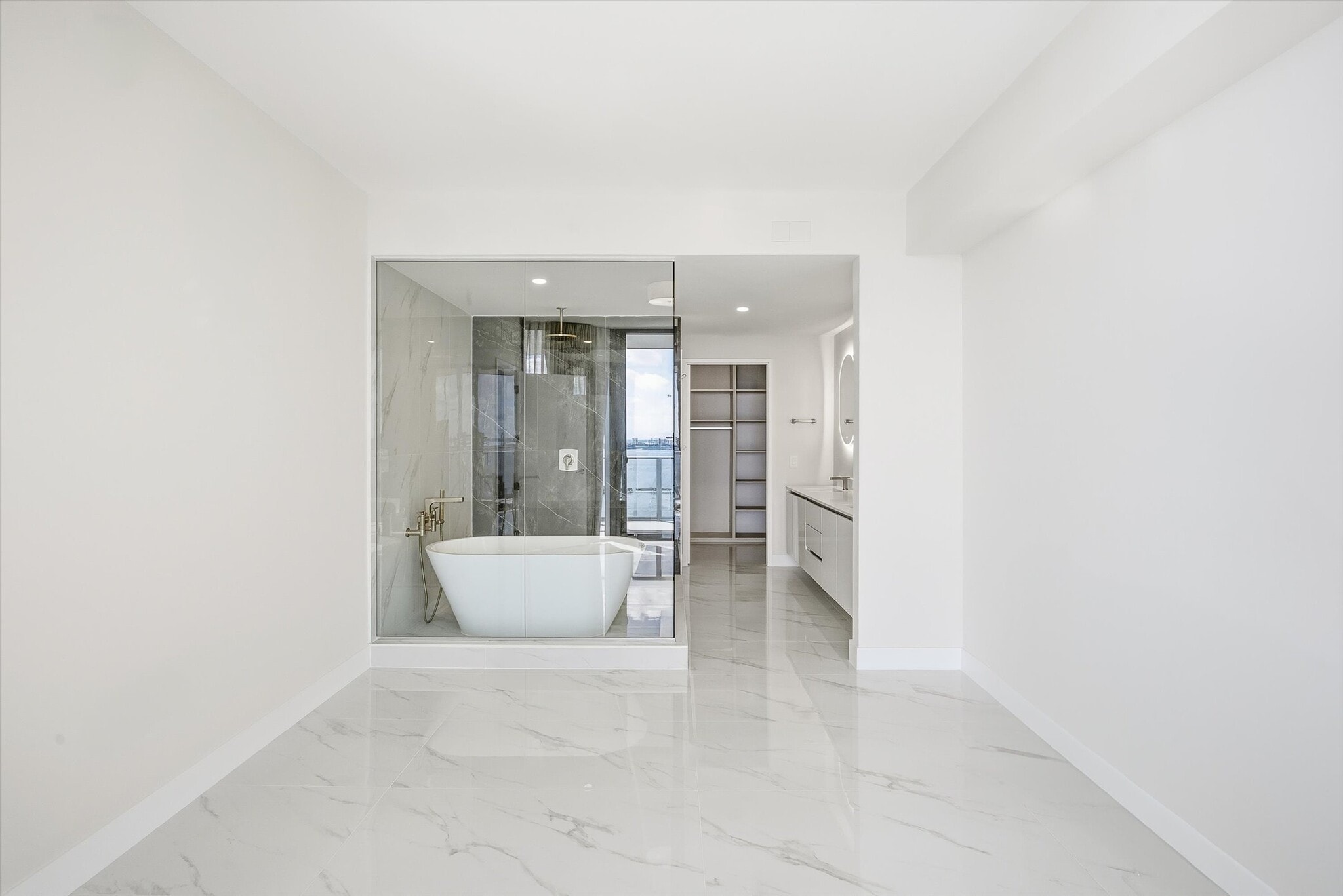 Building Photo - 700 NE 24th St