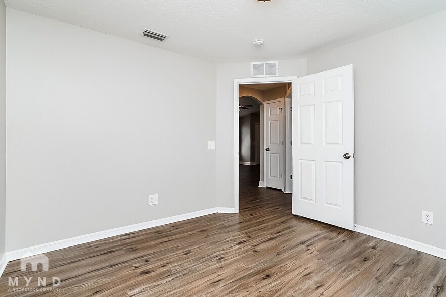 Building Photo - 8721 Persea Ct
