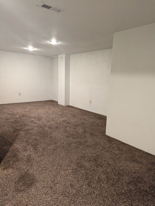 Building Photo - Spacious pet-friendly Clarkston house on d...