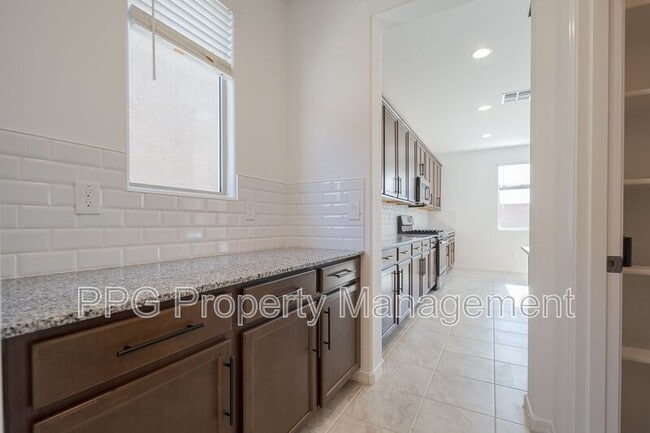 Building Photo - 11988 N 169th Ave