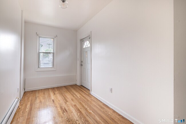 Building Photo - 1254 Pembroke St