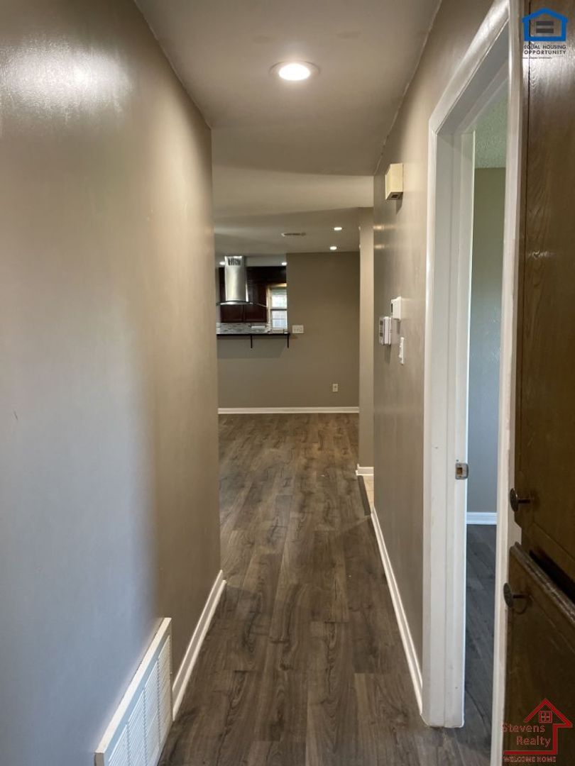 Building Photo - 4708 SE Sunnymeade