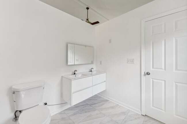 Building Photo - Charming 4 bedroom 3 bathroomSingle-Family Home for Rent! Discover your dream home with this stun...