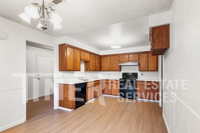 Building Photo - 2 Cinder Ct