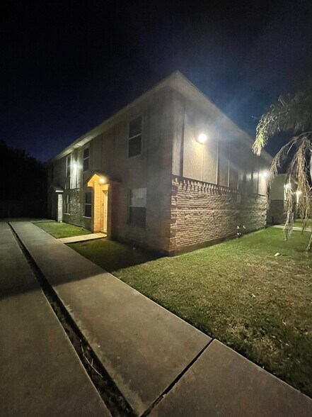 Building Photo - 717 Sonesta Dr