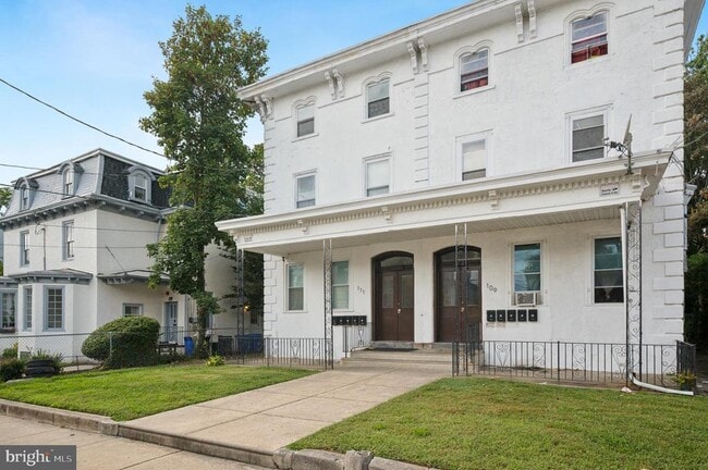 Building Photo - 111 W Queen Ln