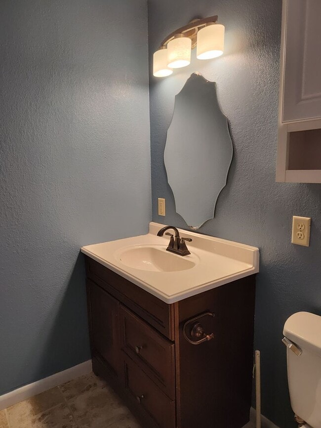 Building Photo - ALL PROSPECTIVE TENANTS MUST SUBMIT A $58 NON-REFUNDABLE APPLICATION FEE PER APPLICANT ONLINE AND...