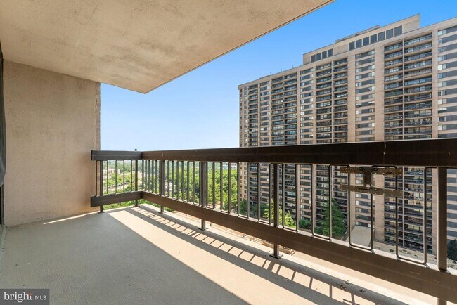 Building Photo - 3701 S George Mason Dr
