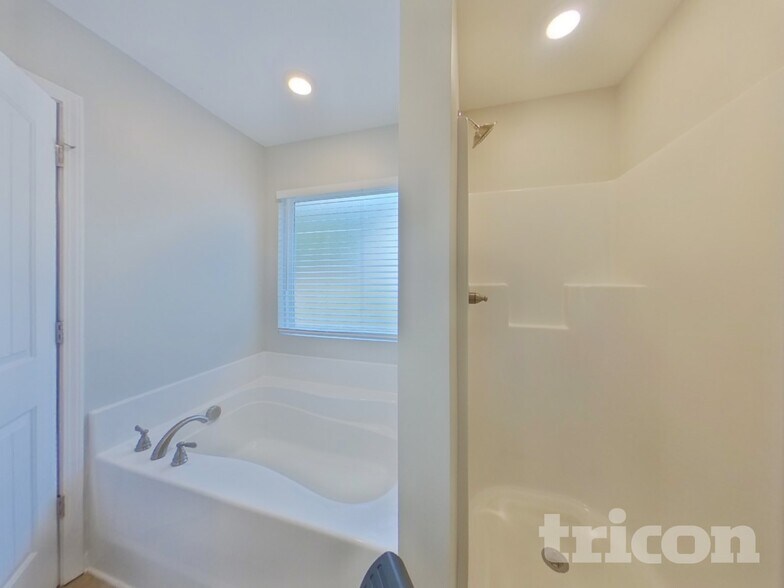 Building Photo - 241 Roosevelt Thompson Rd