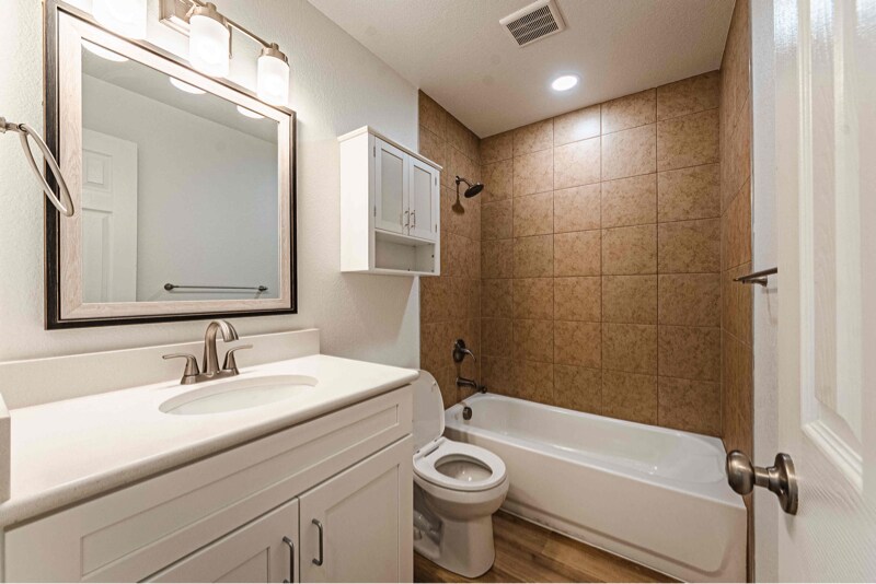 Building Photo - 6731 Dublin Loop W