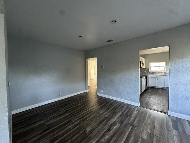 Building Photo - 3136 17th Ave S