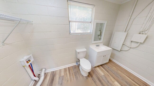 Building Photo - 409 Augusta Ave