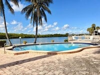 Building Photo - 1005 Russell Dr