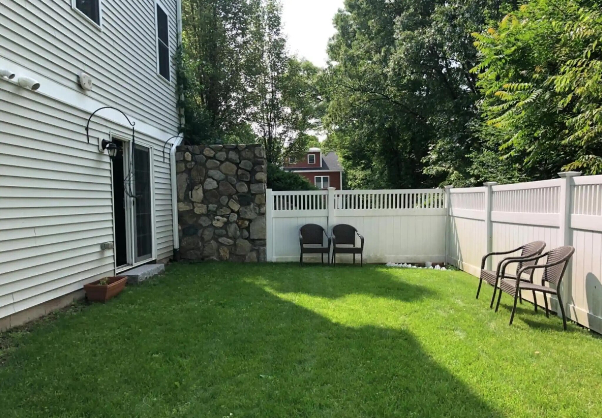 Building Photo - 8 Summer Hill Cir