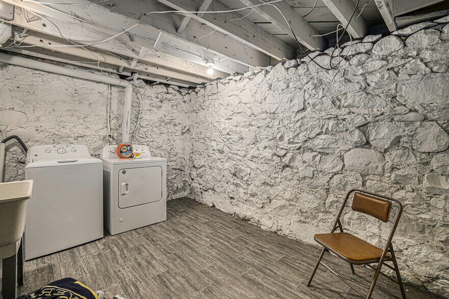 Building Photo - 515 S 4th Ave