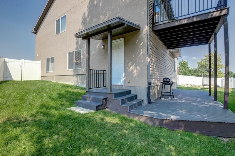 Building Photo - 1419 3175 N